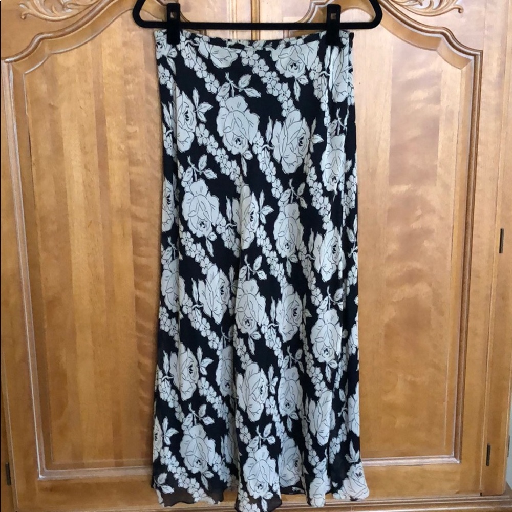 Ann Taylor Silk Skirt fully lined, Size 8